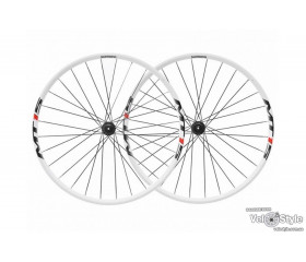 Колеса Shimano WH-MT15, МТВ білі, передн+задн 8-9зв. для дисків гальм, Center Lock 26